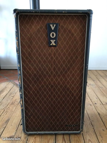 Early Vox bass speaker caninet
