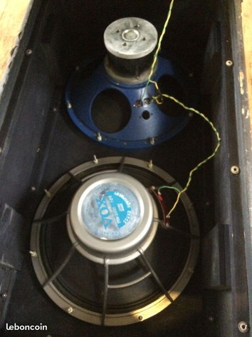 Early Vox bass speaker caninet
